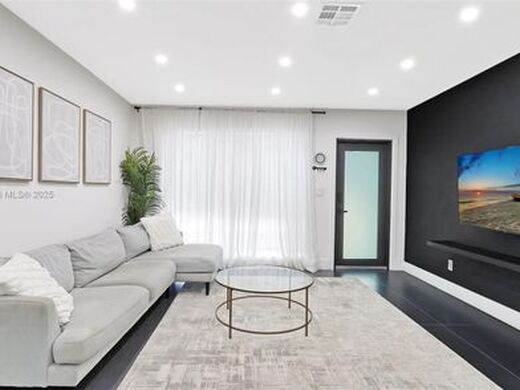 Luxury House for sale in Hollywood, 480 729 €, Photo 5