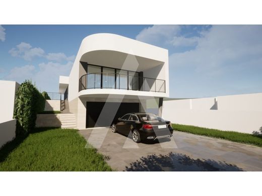 Luxury House for sale in Viseu, 420 000 €, Photo 1