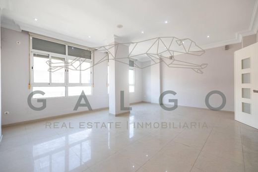 Luxury Apartment for sale in Valencia, 730 000 €, Photo 1