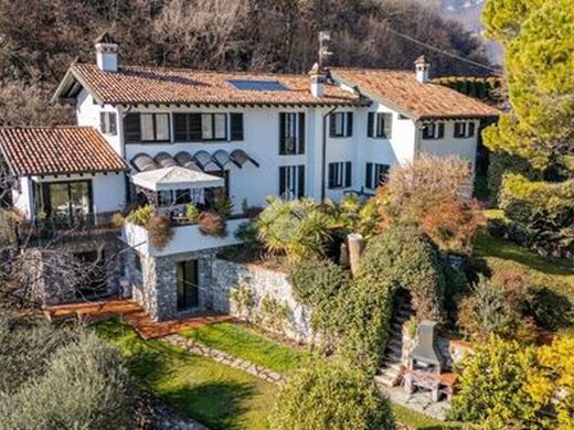 Luxury House for sale in Salò, 2 150 000 €, Photo 1