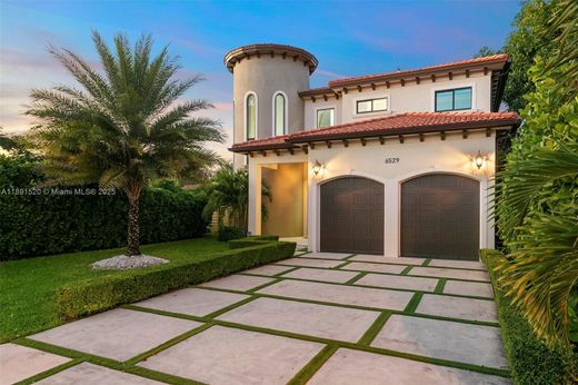 Luxury House for sale in Miami, 2 135 360 €, Photo 5