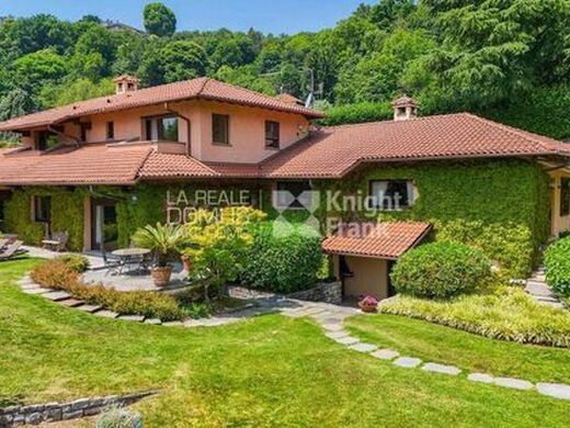 Luxury House for sale in Como, 5 800 000 €, Photo 1