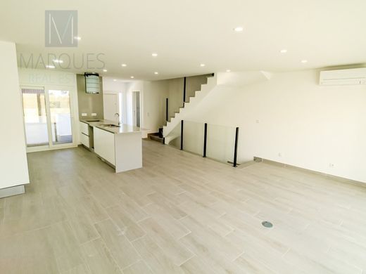 Luxury House for sale in Seixal, 555 000 €, Photo 2