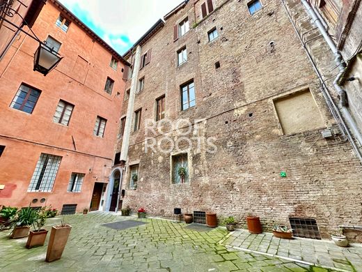 Luxury Apartment for sale in Siena, 3 100 000 €, Photo 2