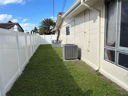 Luxury House for sale in Hollywood, 901 367 €, Photo 2