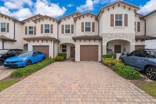 Luxury House for sale in North Miami, 429 709 €, Photo 1