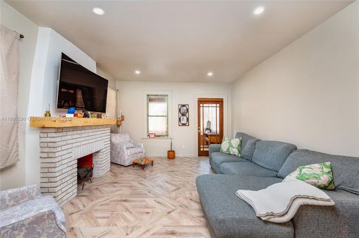 Luxury House for sale in Miami Heights Trailer Park, 482 259 €, Photo 5