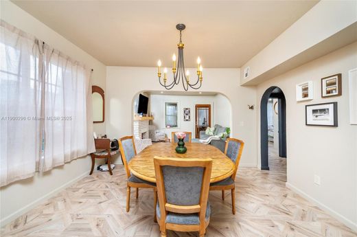 Luxury House for sale in Miami Heights Trailer Park, 482 259 €, Photo 6