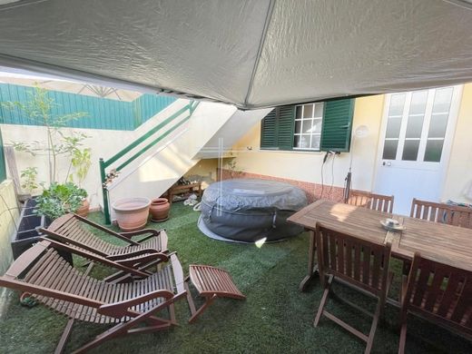 Luxury House for sale in Seixal, 583 000 €, Photo 1