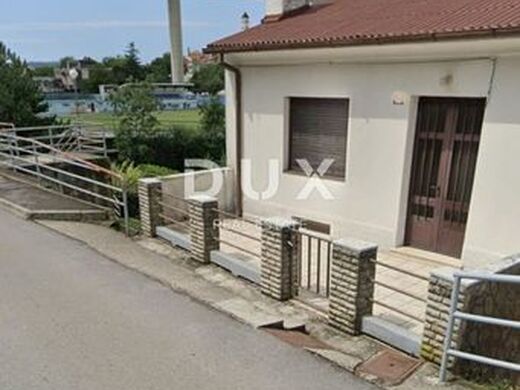 Maison de luxe à vendre à Crikvenica, 519 000 €, Photo 1