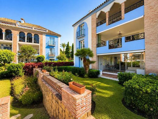 Luxury Apartment for sale in Casares, 630 000 €, Photo 1