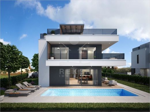 Maison de luxe à vendre à Porec, 825 000 €, Photo 1