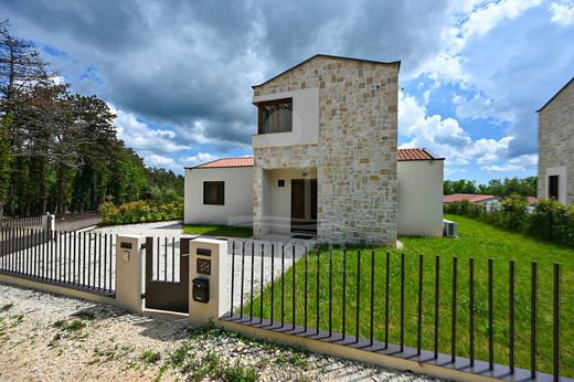 Maison de luxe à vendre à Porec, 650 000 €, Photo 2