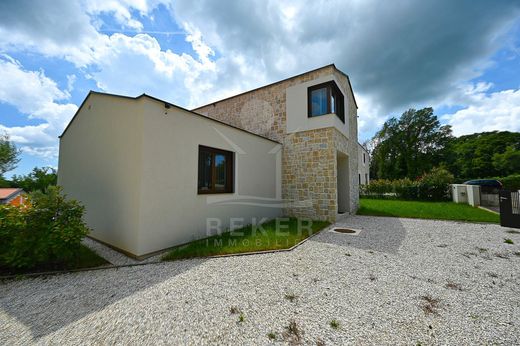 Maison de luxe à vendre à Porec, 650 000 €, Photo 4