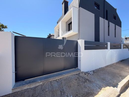 Luxury House for sale in Seixal, 480 000 €, Photo 1
