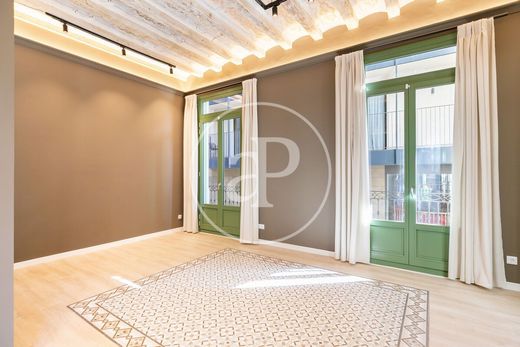 Luxury Apartment for sale in Barcelona, 1 185 000 €, Photo 1