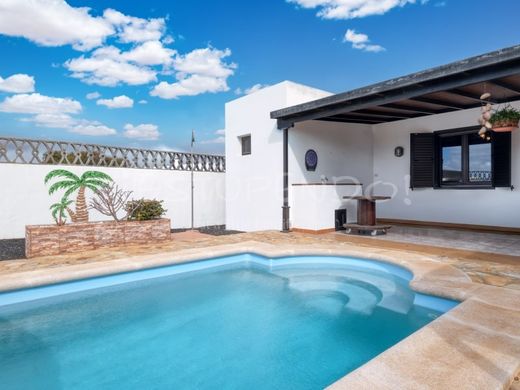 Luxury House for sale in Tías, 595 000 €, Photo 4