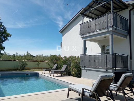 Luxury House for sale in Ližnjan, 1 099 000 €, Photo 1