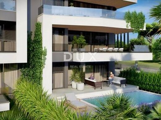 Luxury Apartment for sale in Rovinj, 749 000 €, Photo 2