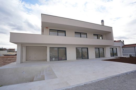 Maison de luxe à vendre à Porec, 1 190 000 €, Photo 2