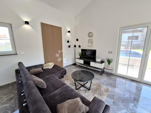 Maison de luxe à vendre à Porec, 640 000 €, Photo 5