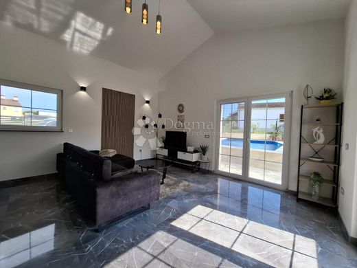 Maison de luxe à vendre à Porec, 640 000 €, Photo 6