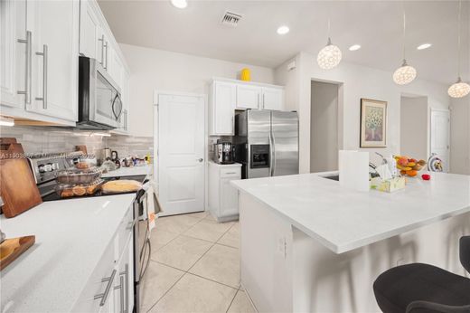 Luxury House for sale in Hollywood, 596 619 €, Photo 4