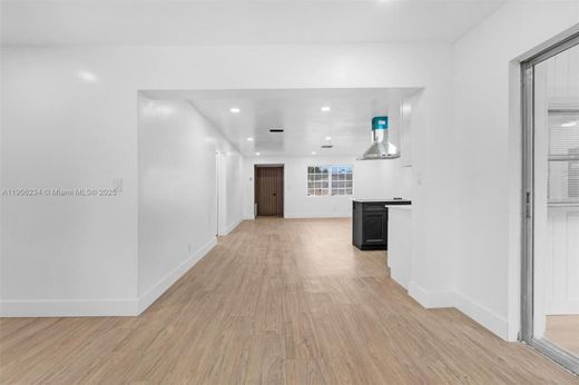 Luxury House for sale in Hollywood, 480 729 €, Photo 6