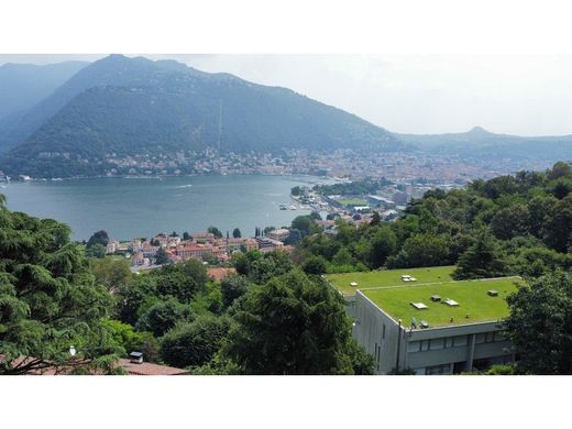 Luxury House for sale in Como, 950 000 €, Photo 1