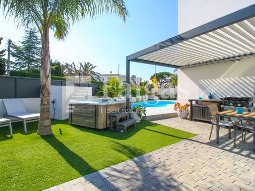Maison de luxe à vendre à Empuriabrava, 698 000 €, Photo 1