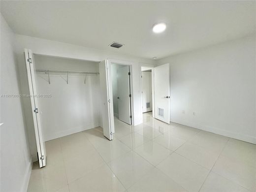 Luxury House for sale in Hollywood, 427 506 €, Photo 5