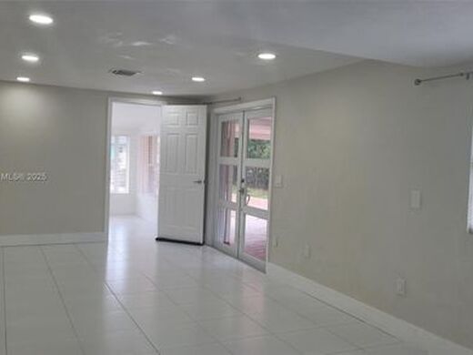 Luxury House for sale in Hollywood, 428 364 €, Photo 3