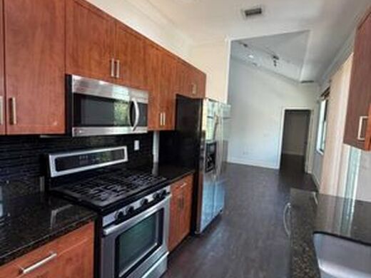 Luxury House for sale in Sunrise, 407 972 €, Photo 2