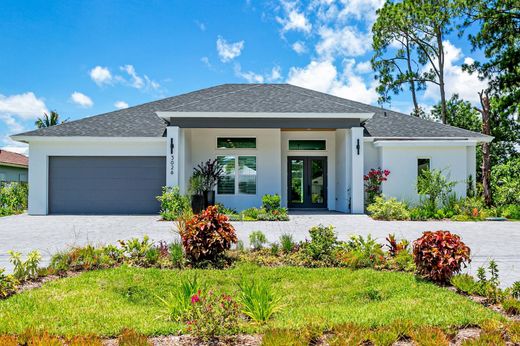 Luxury House for sale in Port Saint Lucie, 747 232 €, Photo 1