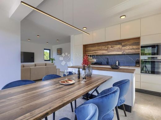 Maison de luxe à vendre à Porec, 995 000 €, Photo 5
