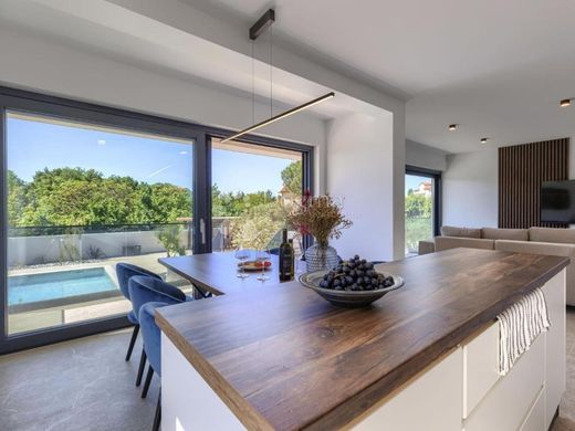Maison de luxe à vendre à Porec, 995 000 €, Photo 7