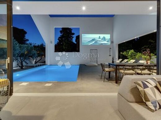 Maison de luxe à vendre à Supetar, 1 300 000 €, Photo 7