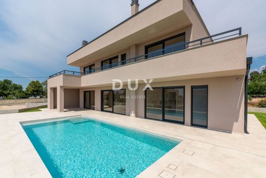 Maison de luxe à vendre à Porec, 920 000 €, Photo 2