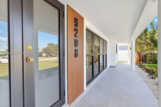 Luxury House for sale in Hollywood, 832 216 €, Photo 3