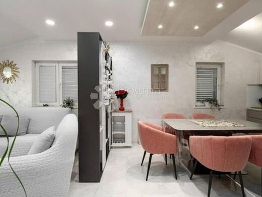 Maison de luxe à vendre à Porec, 560 000 €, Photo 4