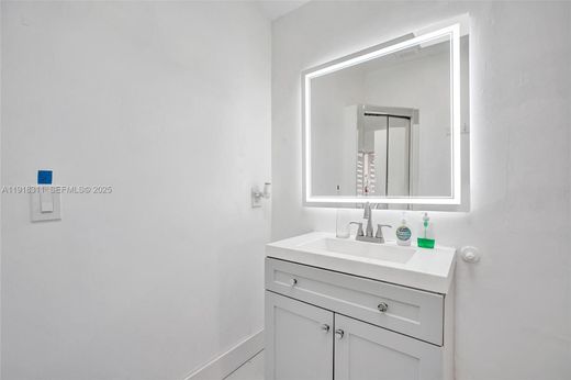 Luxury House for sale in Hollywood, 794 061 €, Photo 6