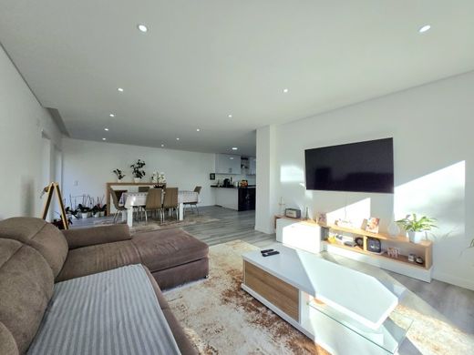Maison de luxe à vendre à Loures, 630 000 €, Photo 3