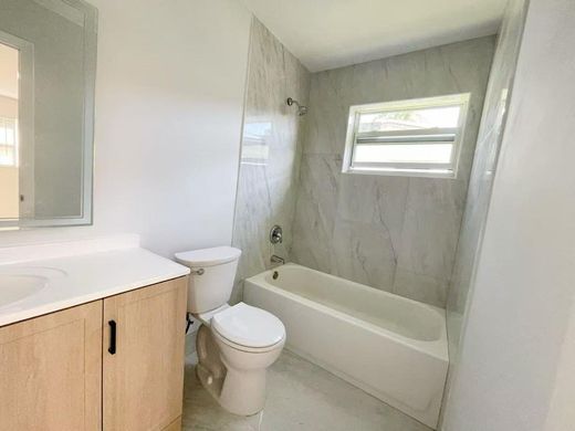 Luxury House for sale in Hollywood, 445 533 €, Photo 4