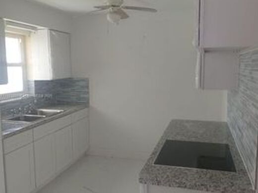 Luxury House for sale in Hollywood, 454 117 €, Photo 2