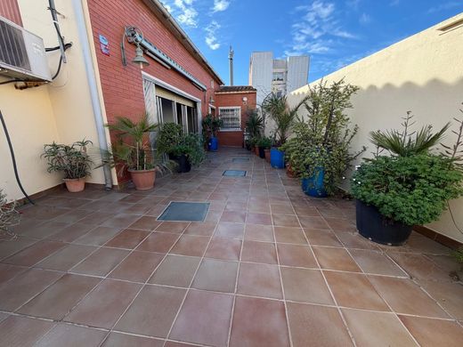 Maison de luxe à vendre à Cornellà de Llobregat, 780 000 €, Photo 3
