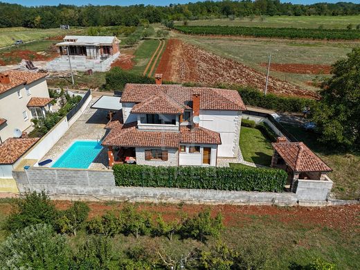 Maison de luxe à vendre à Vižinada, 420 000 €, Photo 1