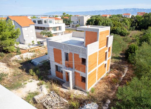 Maison de luxe à vendre à Privlaka, 450 000 €, Photo 1