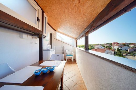 Luxury Apartment for sale in Rovinj, 390 000 €, Photo 1