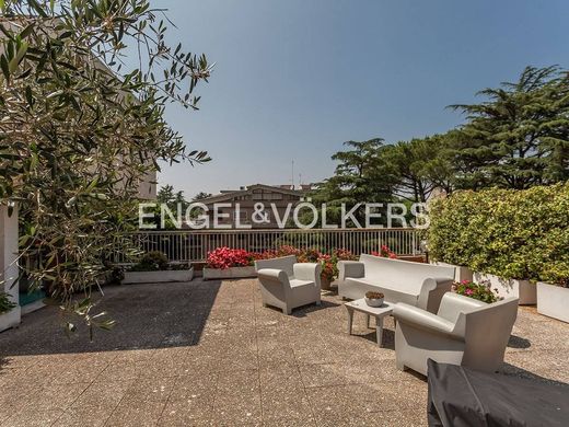 Luxury Apartment for sale in Rome, 1 040 000 €, Photo 1