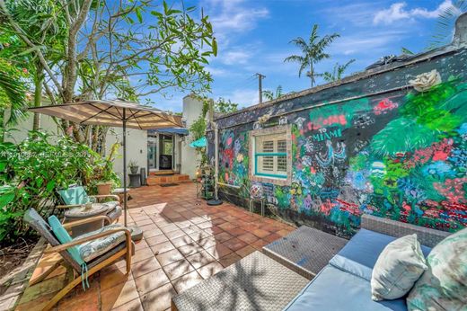 Luxury House for sale in Miami, 627 243 €, Photo 1